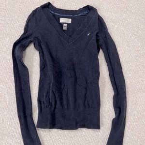 Used Women’s American Eagle Navy Blue Sweater Size Small